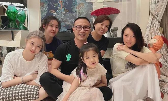 好男人8进民政局如今恋上小21岁森林北m6米乐app53岁汪峰中国第一深情(图2)